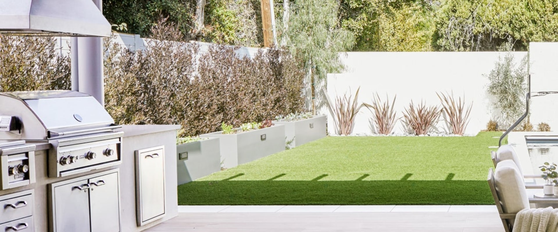 How to Create the Perfect Outdoor Kitchen for Your Custom Home
